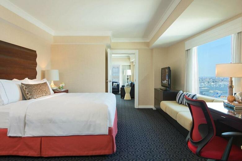 Hotel Renaissance Boston Waterfront