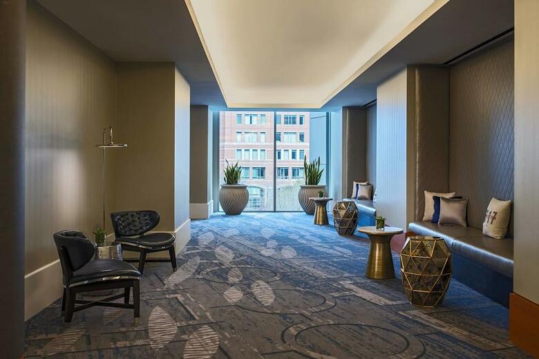Hotel Renaissance Boston Waterfront