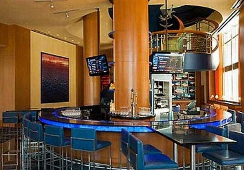 Hotel Renaissance Boston Waterfront
