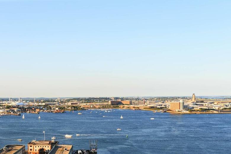 Hotel Renaissance Boston Waterfront