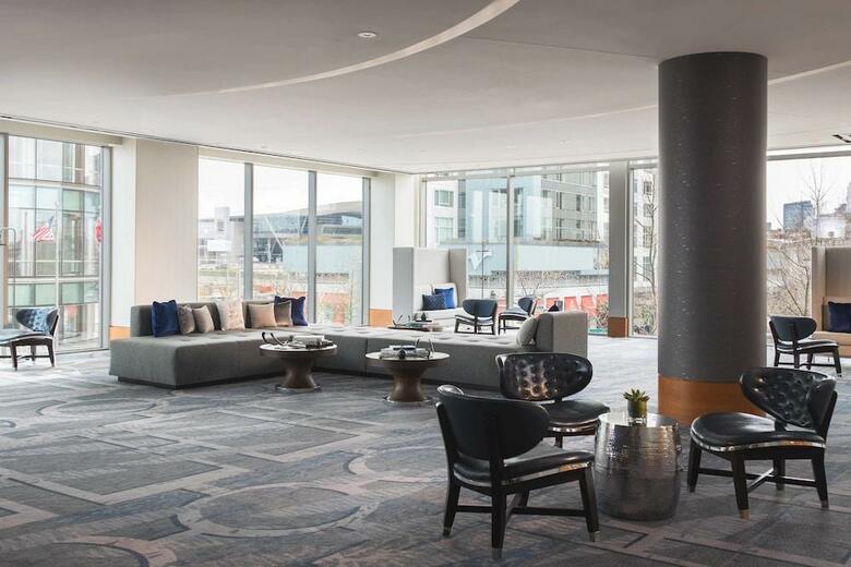 Hotel Renaissance Boston Waterfront