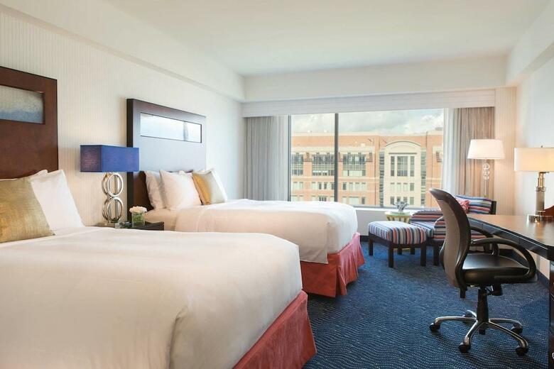 Hotel Renaissance Boston Waterfront