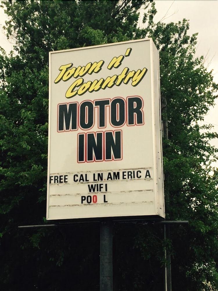 Town'n Country Motor Inn