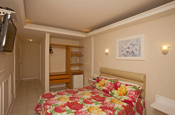 Hotel Village Icara�