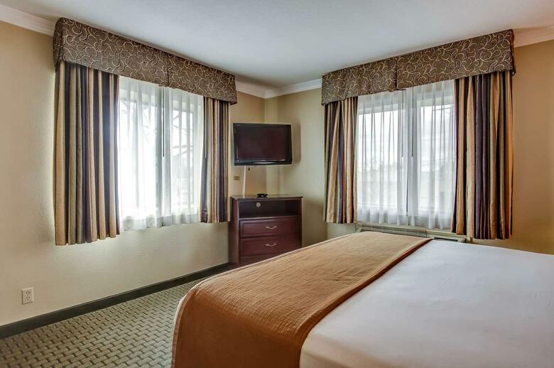 Hotel Howard Johnson Inn And Suites Reseda