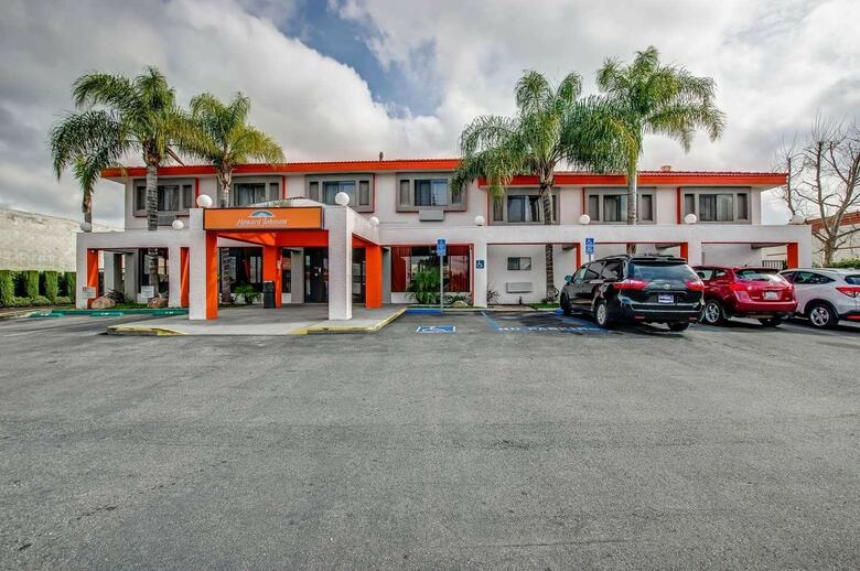 Hotel Howard Johnson Inn And Suites Reseda
