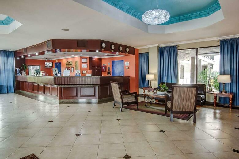 Hotel Howard Johnson Inn And Suites Reseda