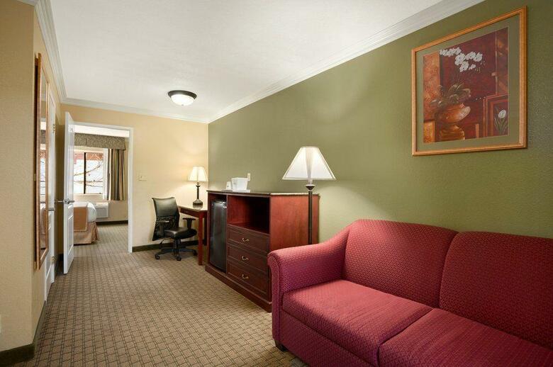 Hotel Howard Johnson Inn And Suites Reseda