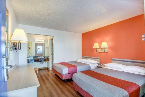 Motel 6 Stockton - Charter Way West