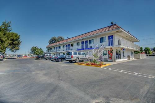 Motel 6 Stockton - Charter Way West
