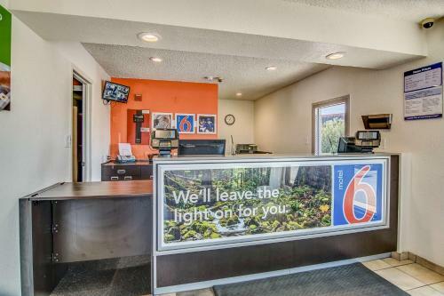 Motel 6 Stockton - Charter Way West