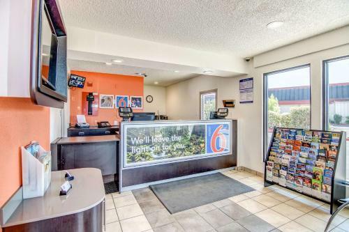 Motel 6 Stockton - Charter Way West