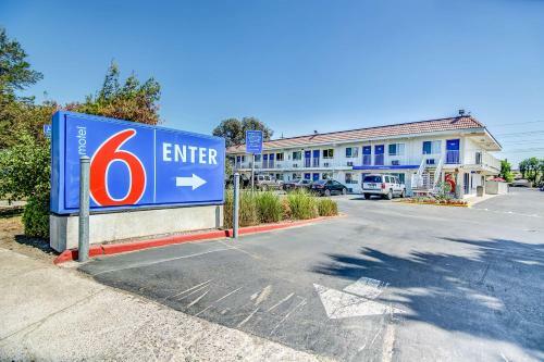 Motel 6 Stockton - Charter Way West
