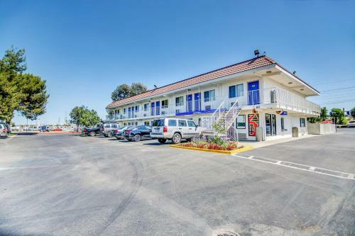 Motel 6 Stockton - Charter Way West