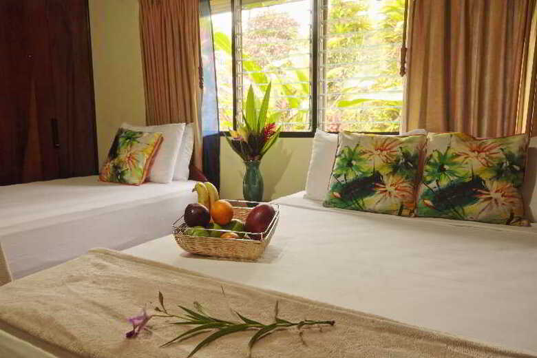 Hotel Green Lagoon Falls Park Lodge