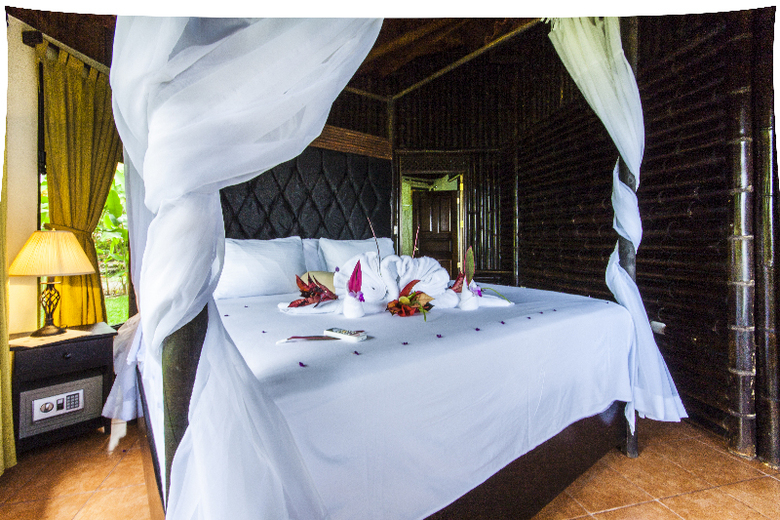 Hotel Green Lagoon Falls Park Lodge