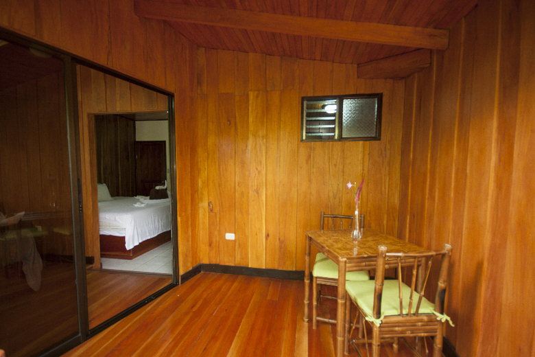 Hotel Green Lagoon Falls Park Lodge