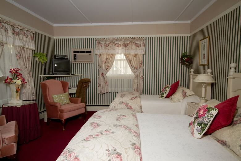 Hostal Victoria's Historic Inn