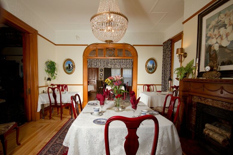 Hostal Victoria's Historic Inn