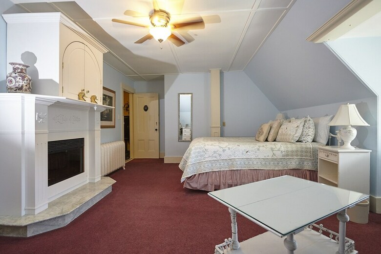 Hostal Victoria's Historic Inn