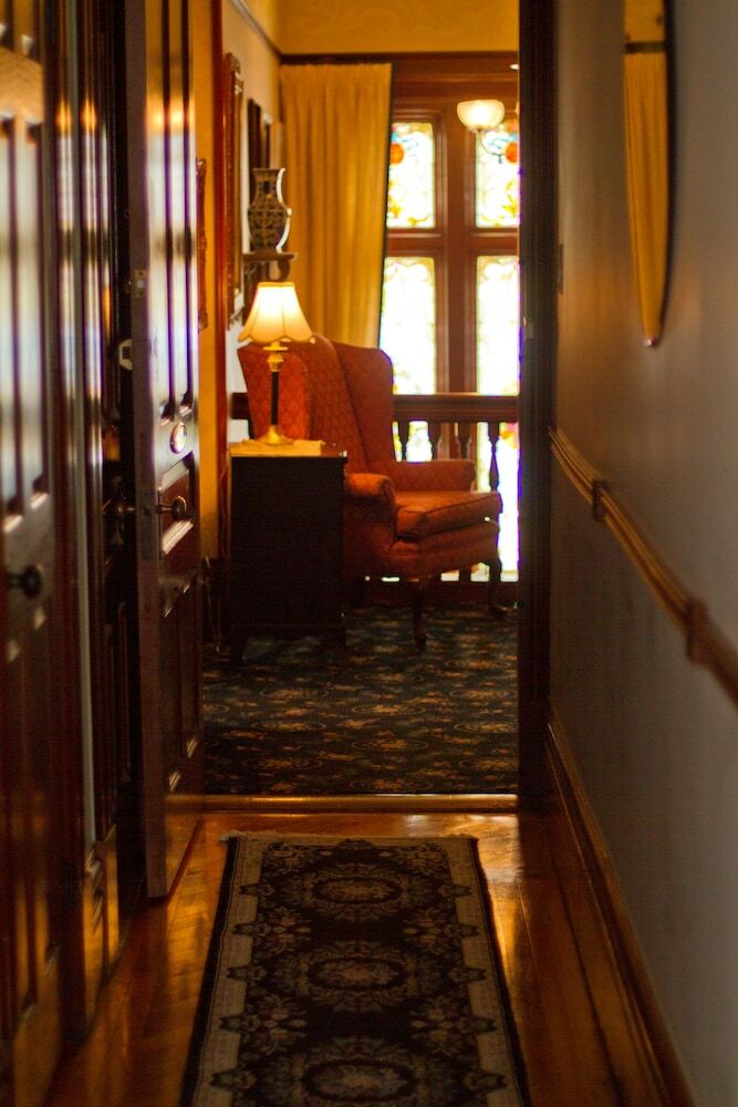 Hostal Victoria's Historic Inn