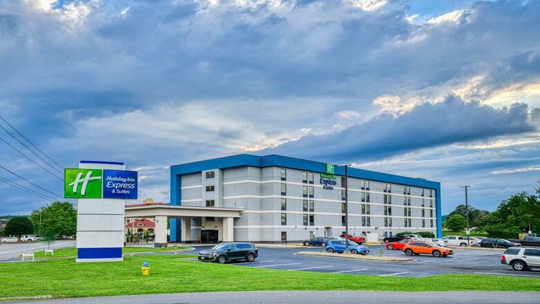 Hotel Holiday Inn Express And Suites