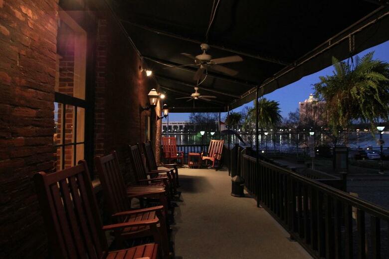 Hotel River Street Inn