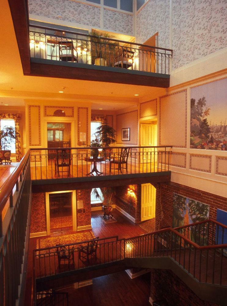 Hotel River Street Inn