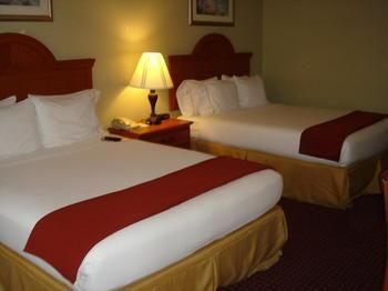Hotel Marianna Inn & Suites