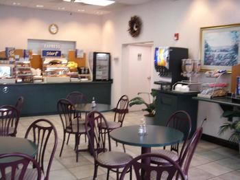 Hotel Marianna Inn & Suites