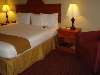 Hotel Marianna Inn & Suites