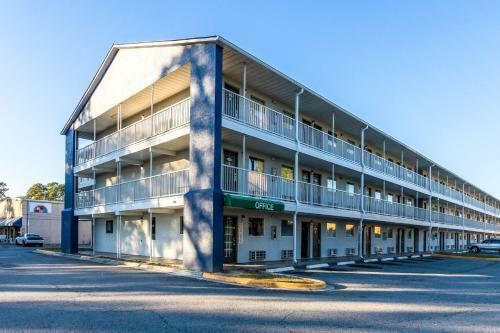Motel Savannah Suites Savannah