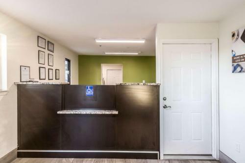 Motel Savannah Suites Savannah