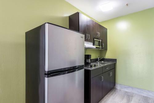 Motel Savannah Suites Savannah