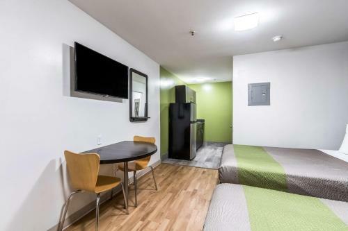 Motel Savannah Suites Savannah