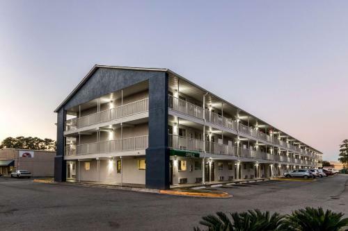 Motel Savannah Suites Savannah