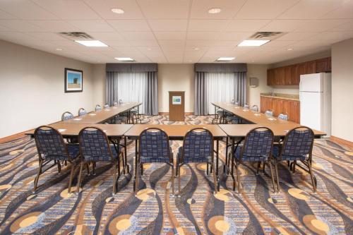 Holiday Inn Express Hotel & Suites Concordia