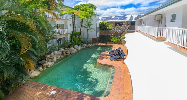 Hotel Coral Tree Inn