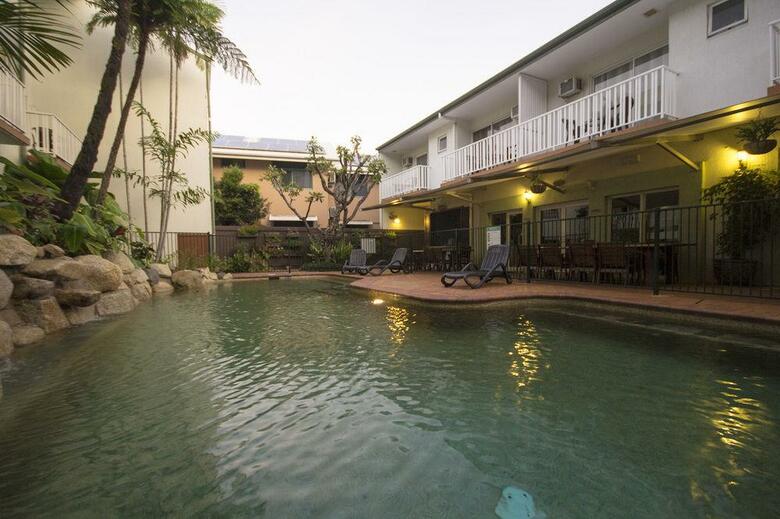 Hotel Coral Tree Inn