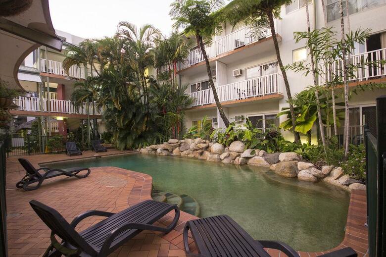 Hotel Coral Tree Inn