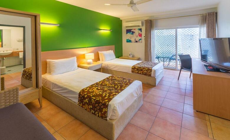 Hotel Coral Tree Inn