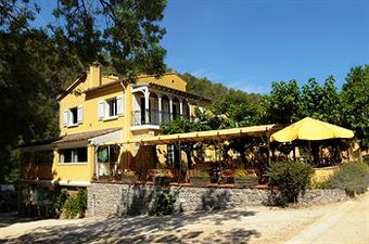 Hotel Les Bastides Du Gapeau