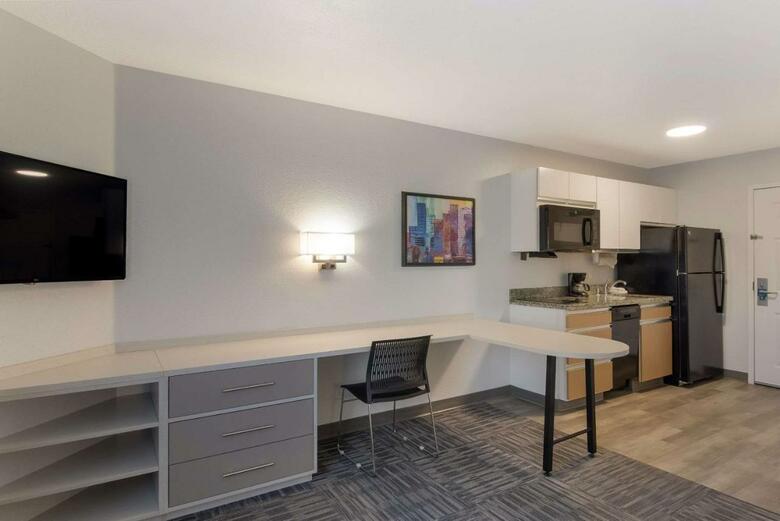 Hotel Hawthorn Suites By Wyndham Omaha/old Mill
