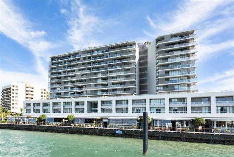 Hotel Cairns Harbour Lights