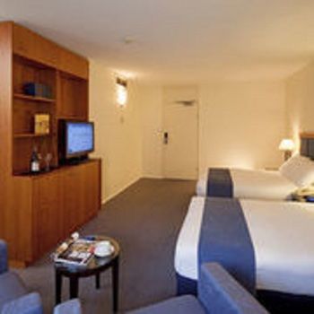Hotel Seasons Of Perth