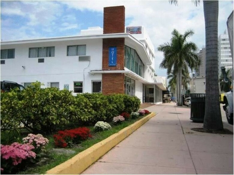 Hotel Collins