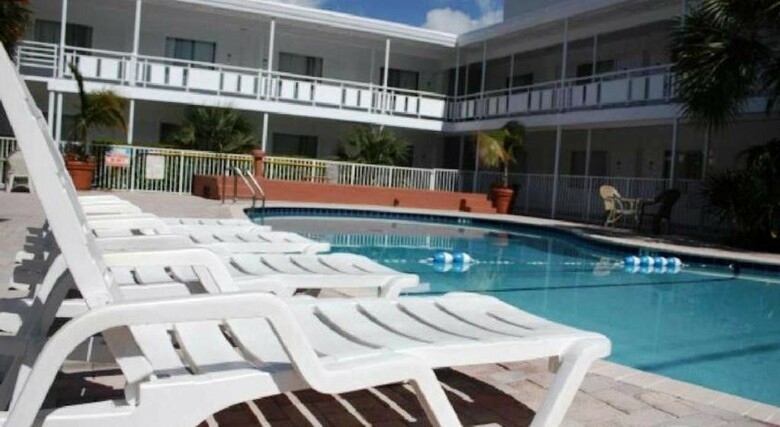 Hotel Collins
