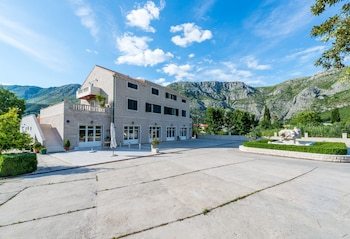 Apartments Dubelj