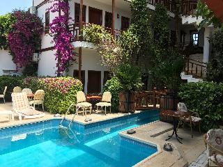 Hotel Karyatit