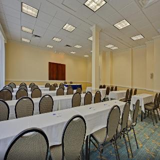 Holiday Inn Express Hotel & Suites